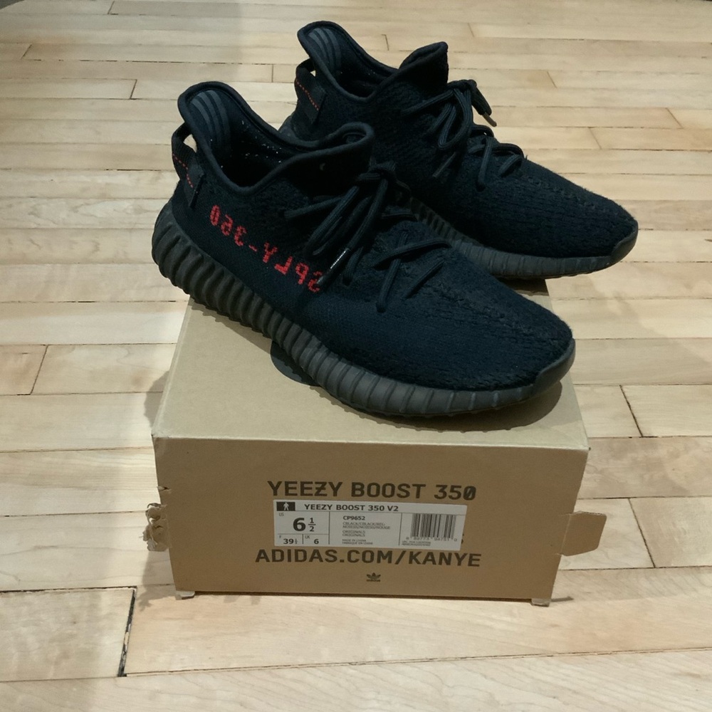 YEEZY BOOST 350 V2